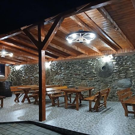 Pensiunea Dates Cartisoara Exterior foto